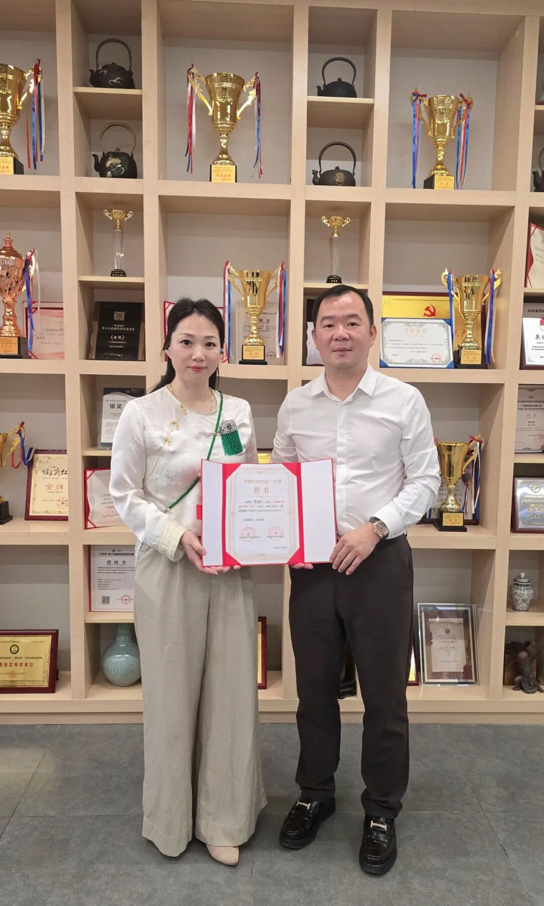 春启英德,茶香万里 | 沙特光辉旅行社总经理周东妮荣幸受聘为“英德红茶海外推广大使”